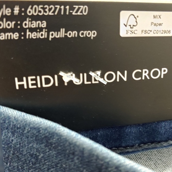 NWT Nine West Wm 4 Heidi  StretchPull On Crop Jean - Picture 5 of 6